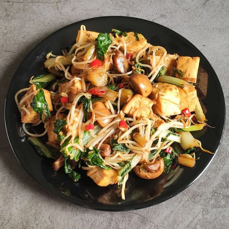 Alfalfa Sprouts and Tofu Stir-Fry