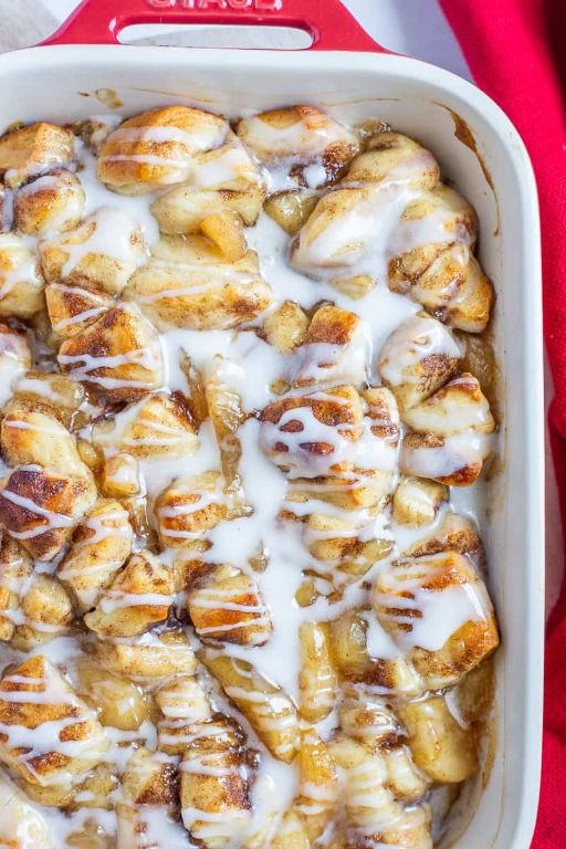 Apple Cinnamon Roll Cobbler