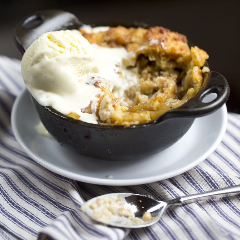 Apple Cobbler with Cornbread Crust