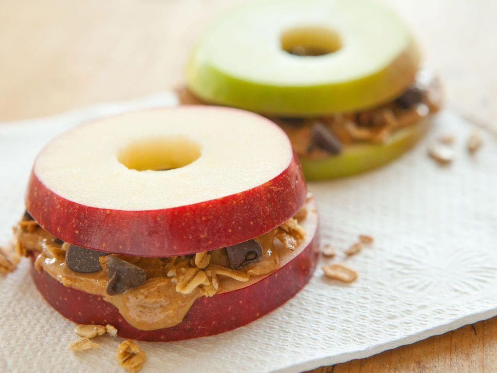 Apple Sandwiches with Peanut Butter and Granola