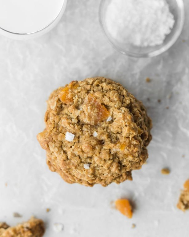 Apricot and Cinnamon Oatmeal Cookies