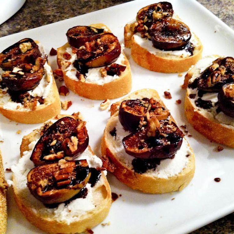 Balsamic Fig and Goat Cheese Crostini