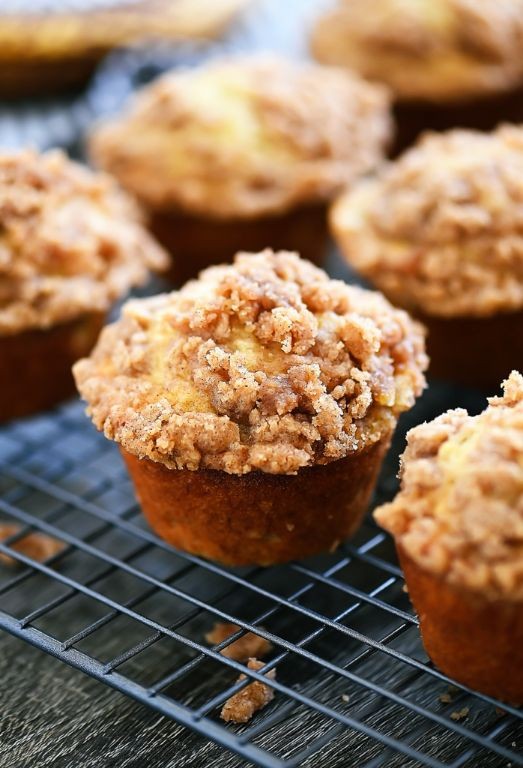 Banana Muffins with Streusel Topping