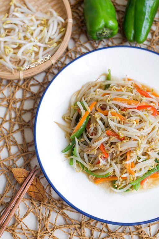 Bean Sprout and Bell Pepper Stir-Fry