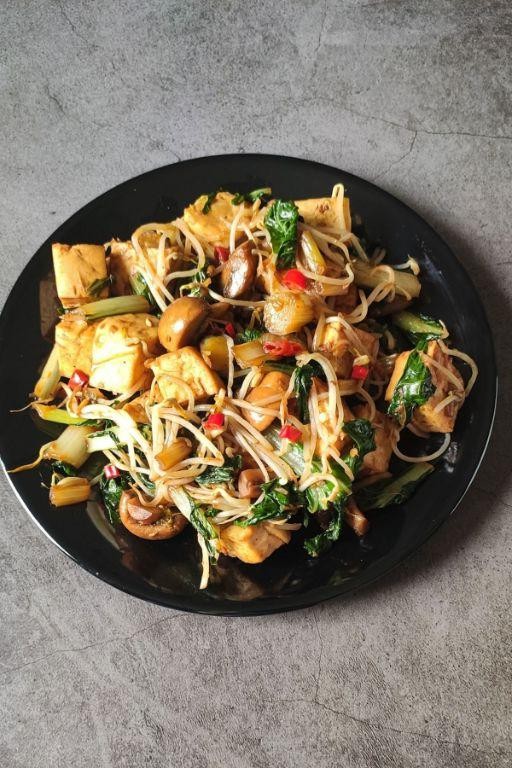 Bean Sprout and Mushroom Stir-Fry