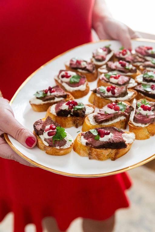 Beef Tenderloin Crostini with Horseradish Cream