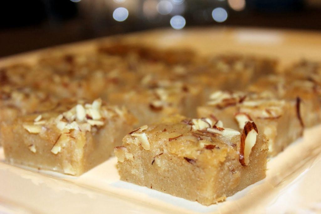 Bein Mont (Burmese Semolina Cake)