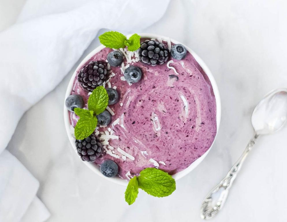 Berry and Spinach Smoothie Bowl