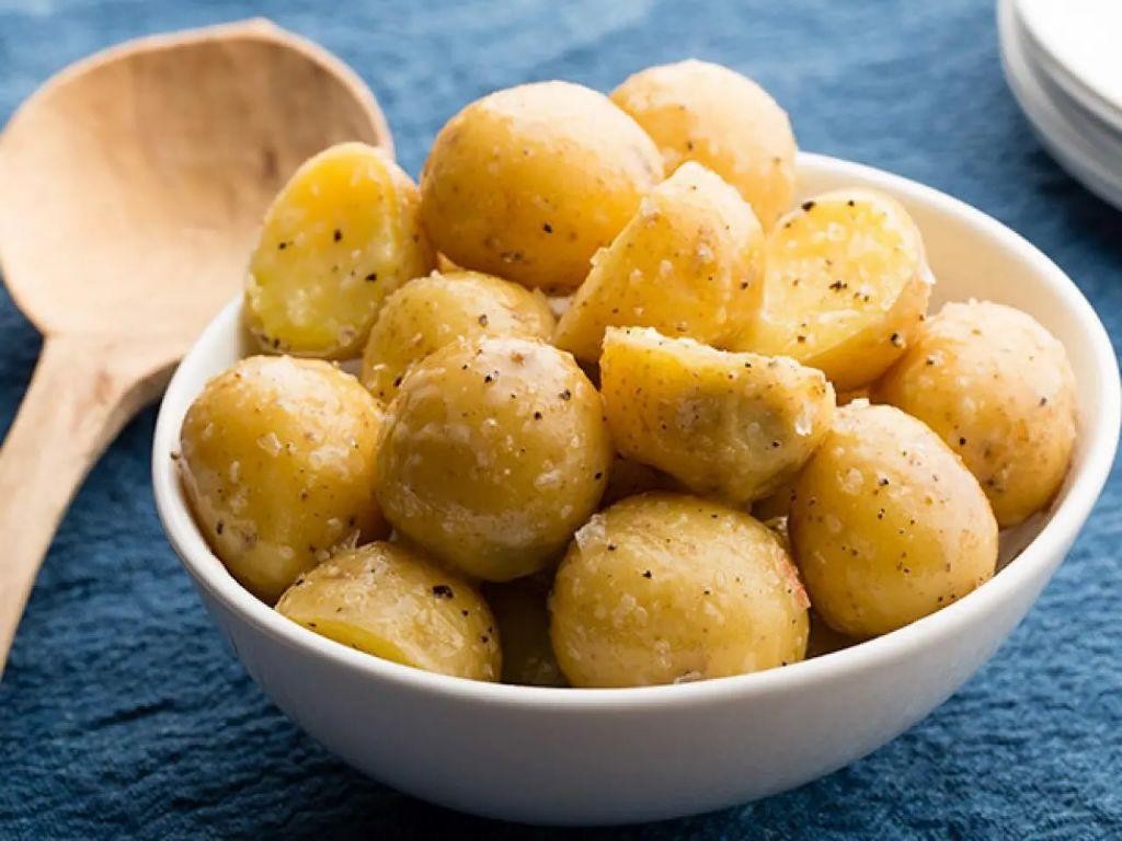 Boiled Potatoes with Butter