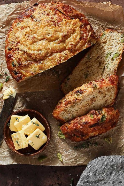 Caramelized Onion and Gruyère Loaf