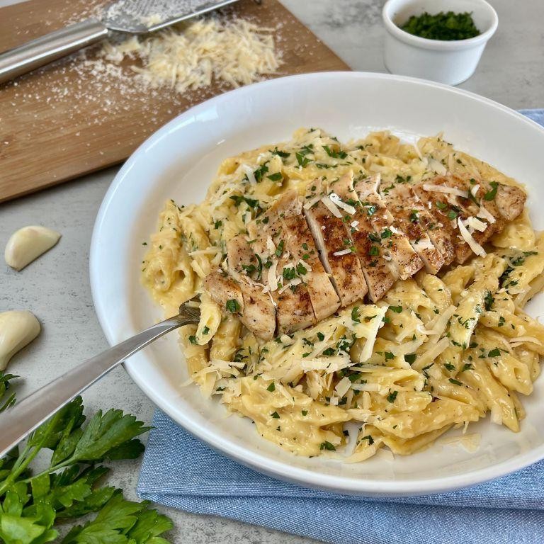 Cascatelli Alfredo with Grilled Chicken