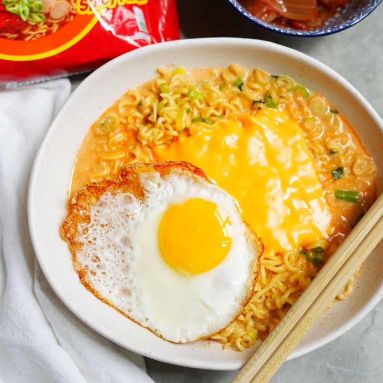 Cheesy Ramen with Fried Egg