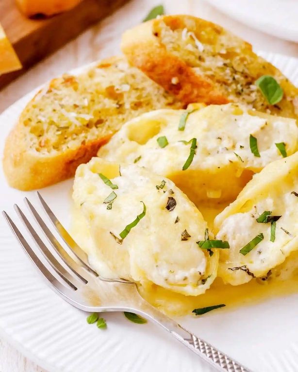 Chicken Alfredo Stuffed Shells