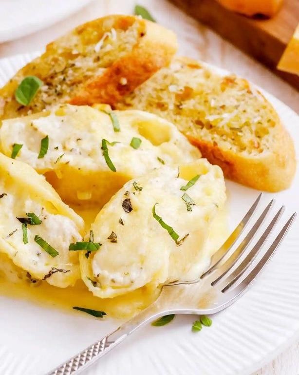 Chicken Alfredo Stuffed Shells