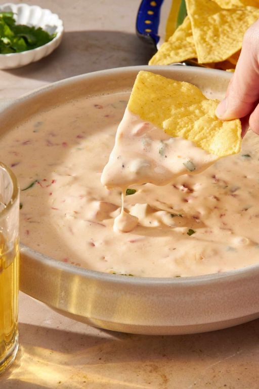 Chili Con Queso Tortilla Chip Dip