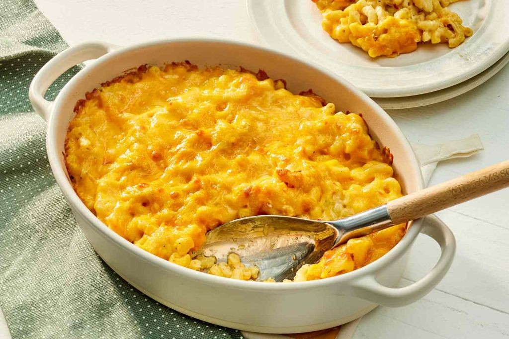 Classic Baked Macaroni and Cheese