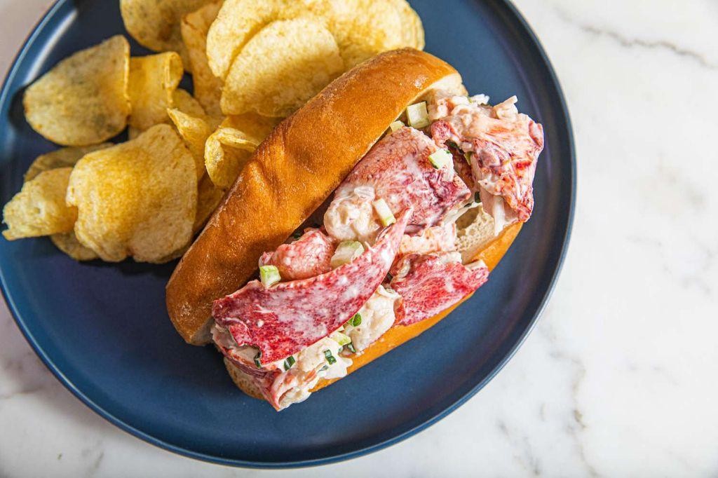 Classic New England Red Lobster Roll