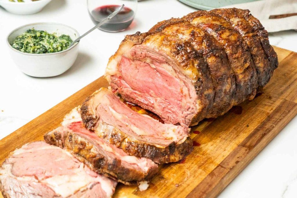 Classic Prime Rib Roast with Au Jus