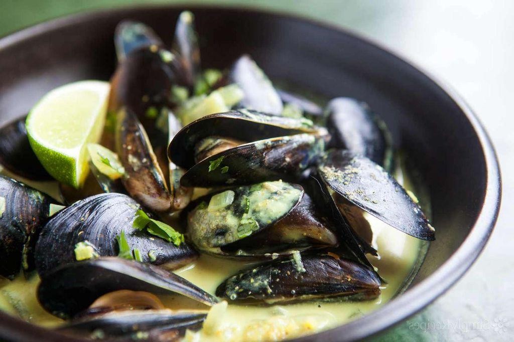 Coconut Curry Mussels