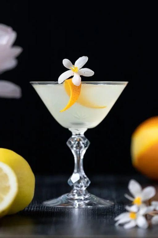 Corpse Reviver No. 2 with Elderflower Liqueur