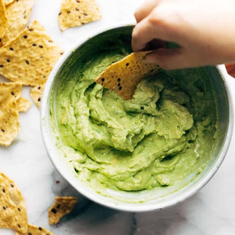 Creamy Avocado Lime Tortilla Chip Dip