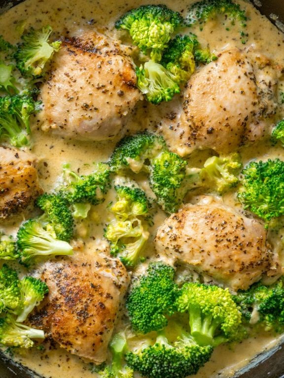 Creamy Broccoli and Cheese Chicken Thighs