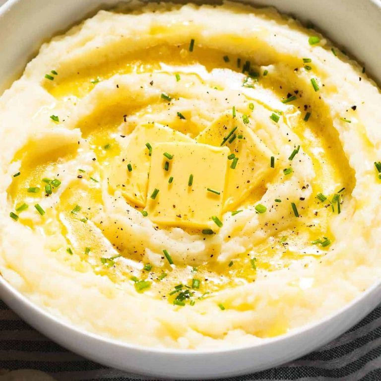 Creamy Mashed Potatoes with Garlic Butter