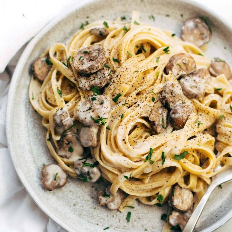 Creamy Mushroom Alfredo Pasta