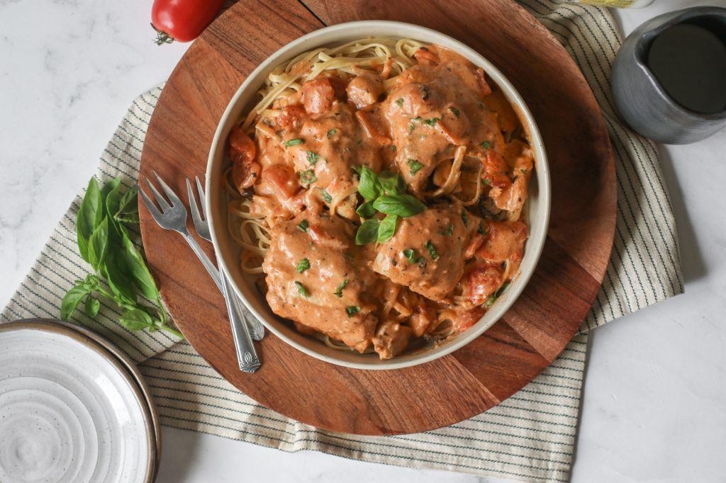 Crock Pot Chicken Legs in Creamy Tomato Sauce