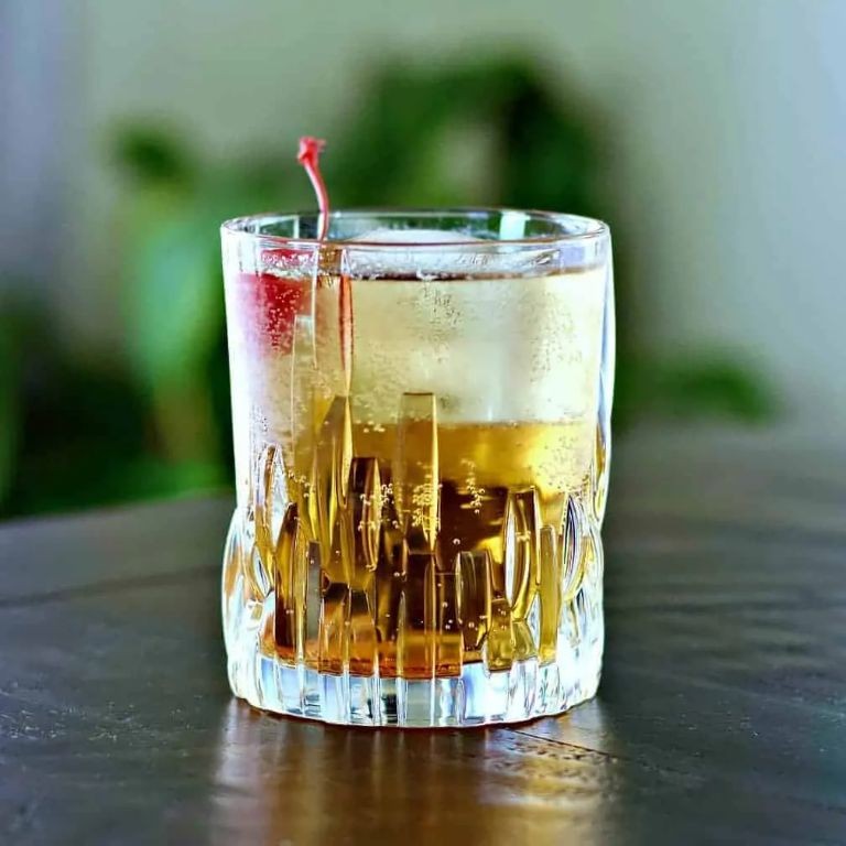 Crown Royal Peach Tea Cocktail