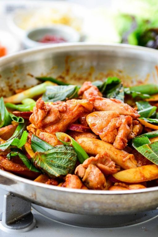 Dakgalbi (Spicy Stir-Fried Chicken)