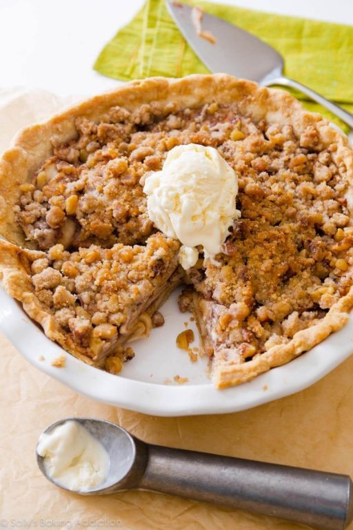 Deep-Dish Apple Cobbler with Streusel
