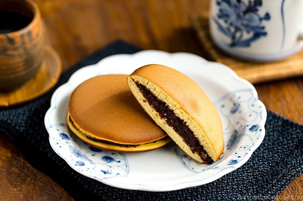Dorayaki (Red Bean Pancakes)