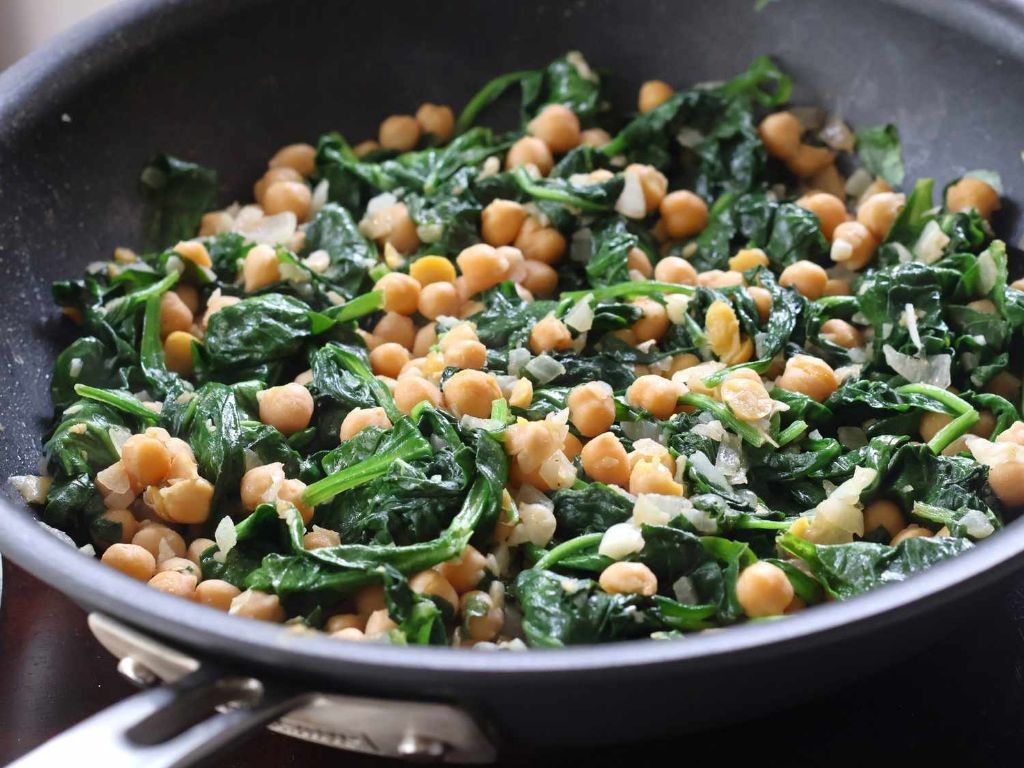 Espinacas con garbanzos (spinach with chickpeas)