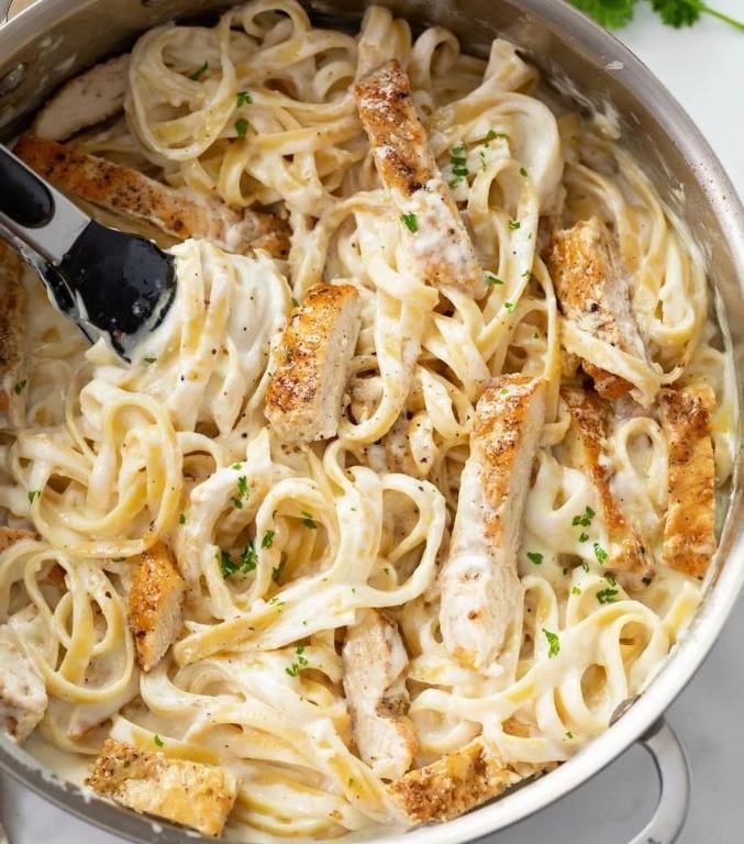 Flavorful Mob Chicken Alfredo
