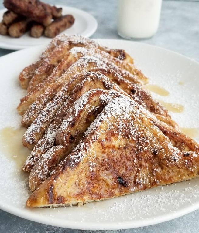 French toast with powdered sugar