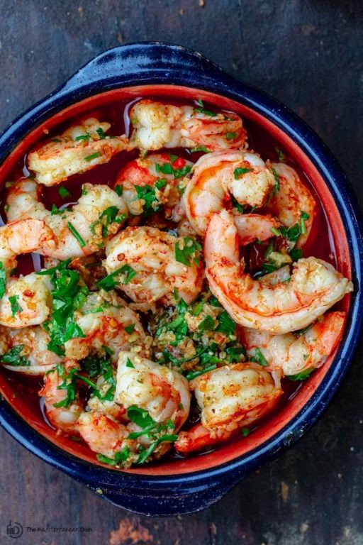 Gambas al ajillo (garlic prawns)