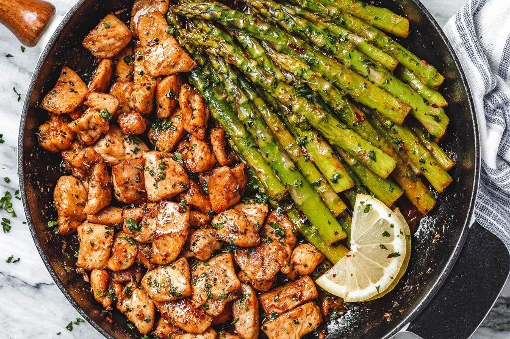 Garlic Butter Chicken with Asparagus