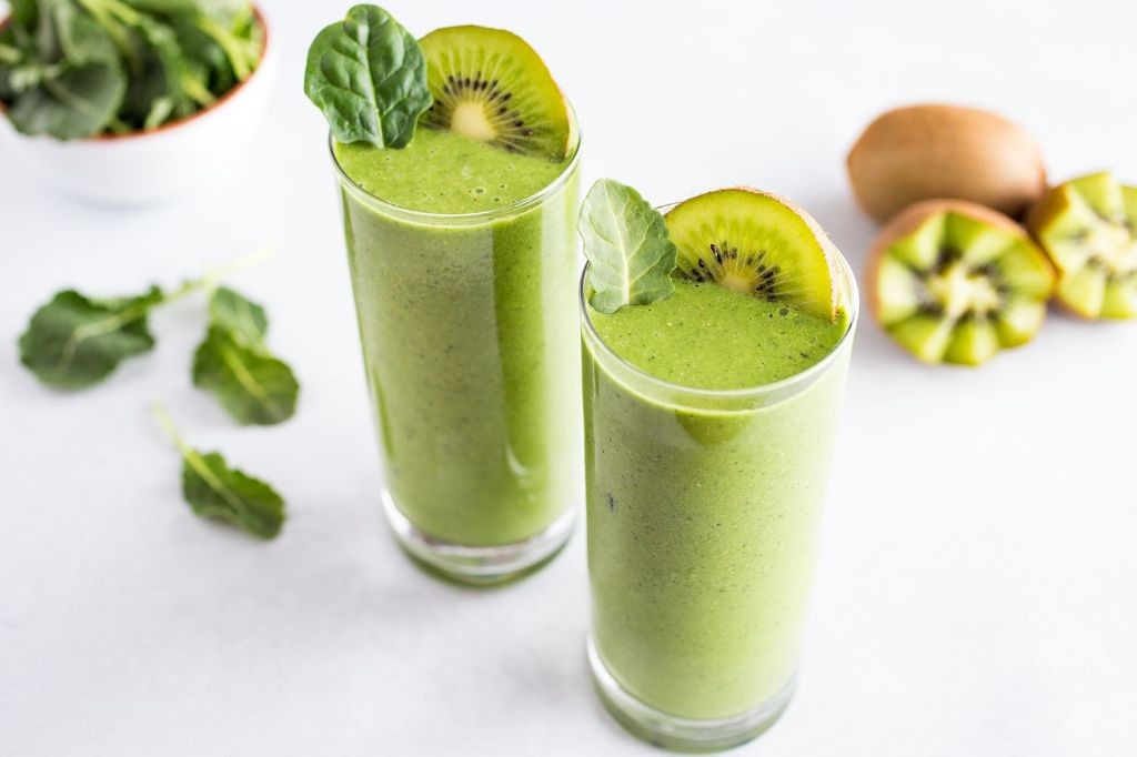 Green Detox Smoothie with Spinach and Kale