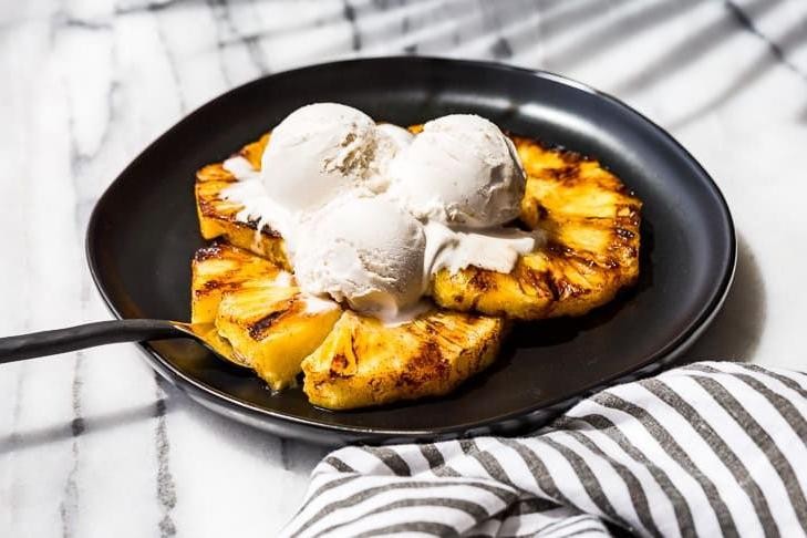 Grilled Pineapple with Cinnamon Glaze