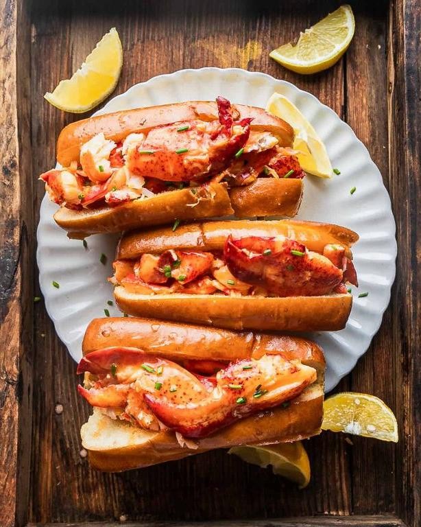 Grilled Red Lobster Roll with Butter
