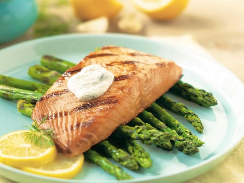 Grilled Salmon with Dill Sauce