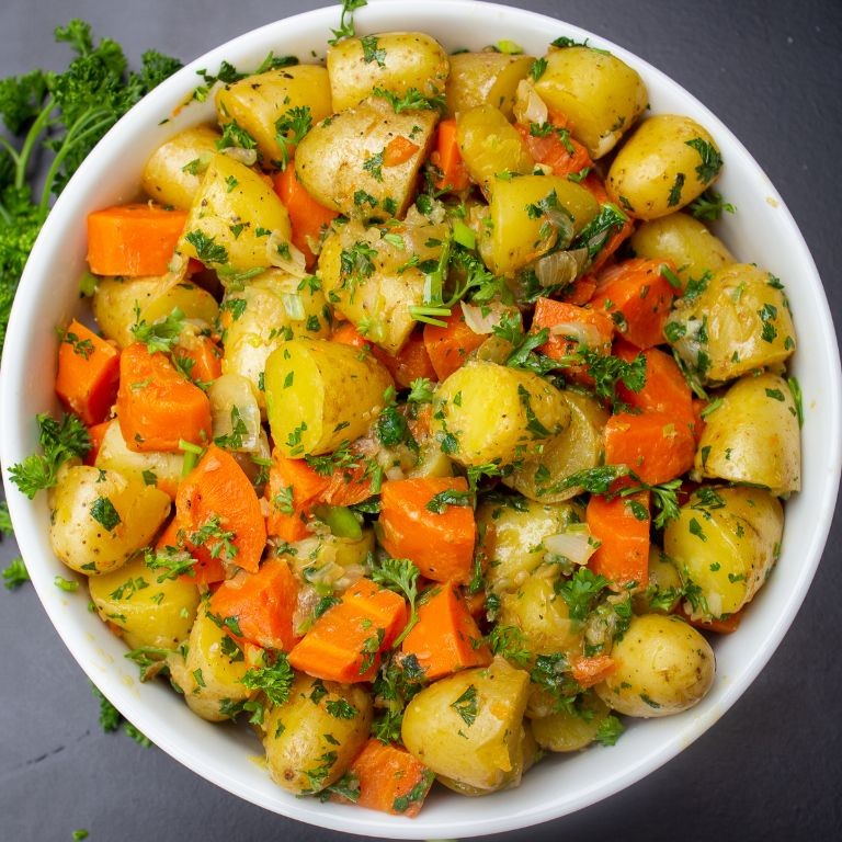 Herbed Potatoes and Carrots Simmering Medley