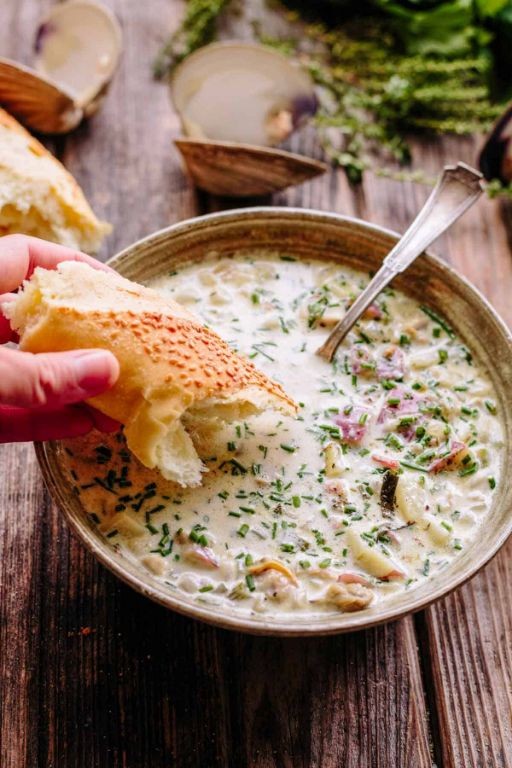 Homemade Clam Chowder with Cream