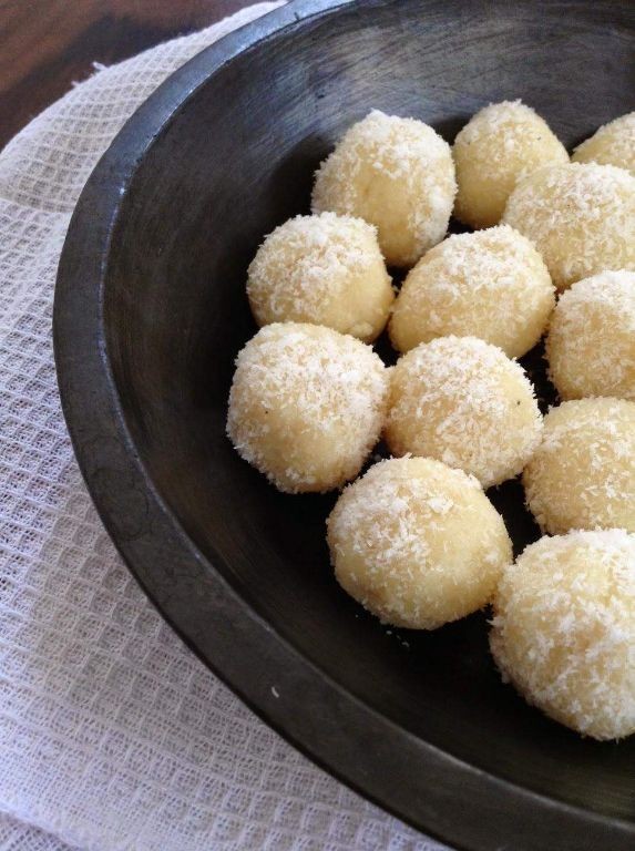 Instant Coconut Laddu with Milk Powder