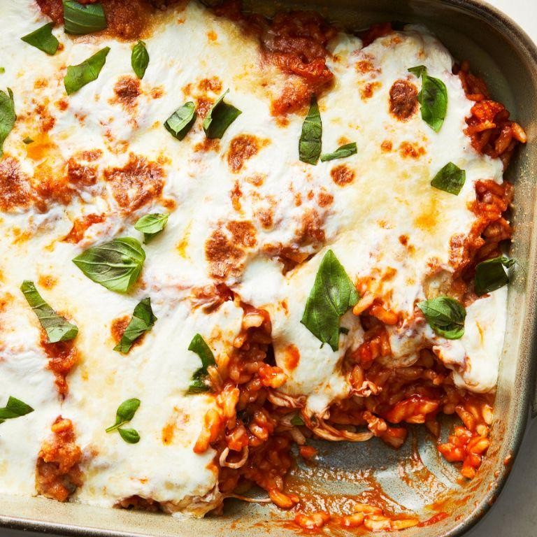 Jollof Rice Pizza with Mozzarella