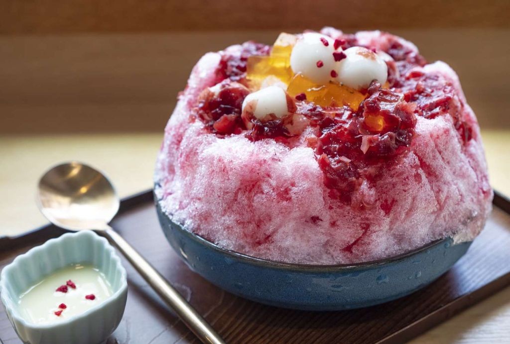 Kakigori (Shaved Ice Dessert)