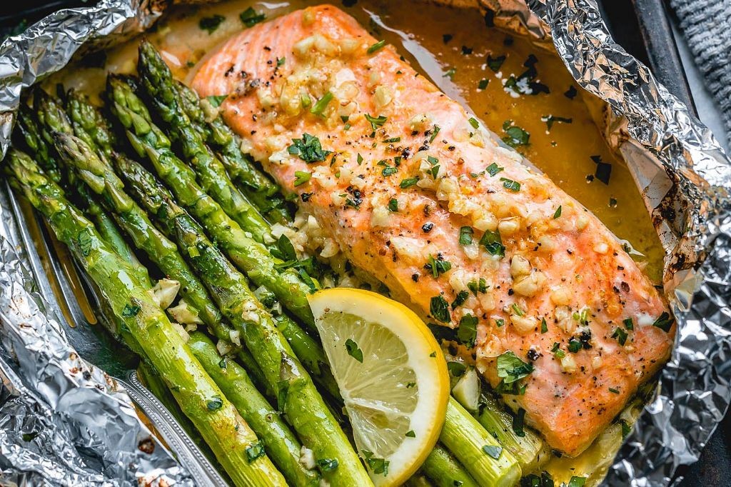 Keto Asparagus and Salmon Foil Packets