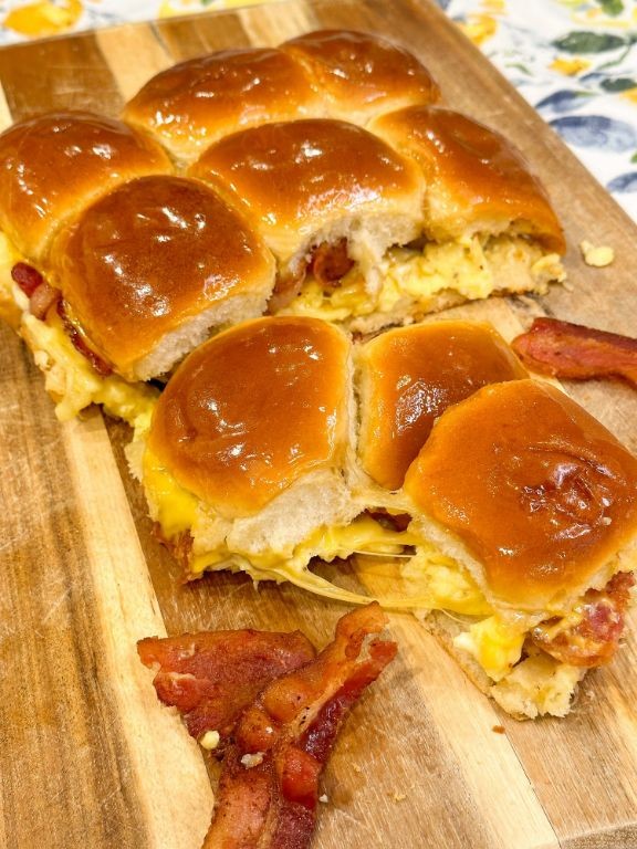 King Hawaiian Roll Bacon and Egg Breakfast Sandwiches