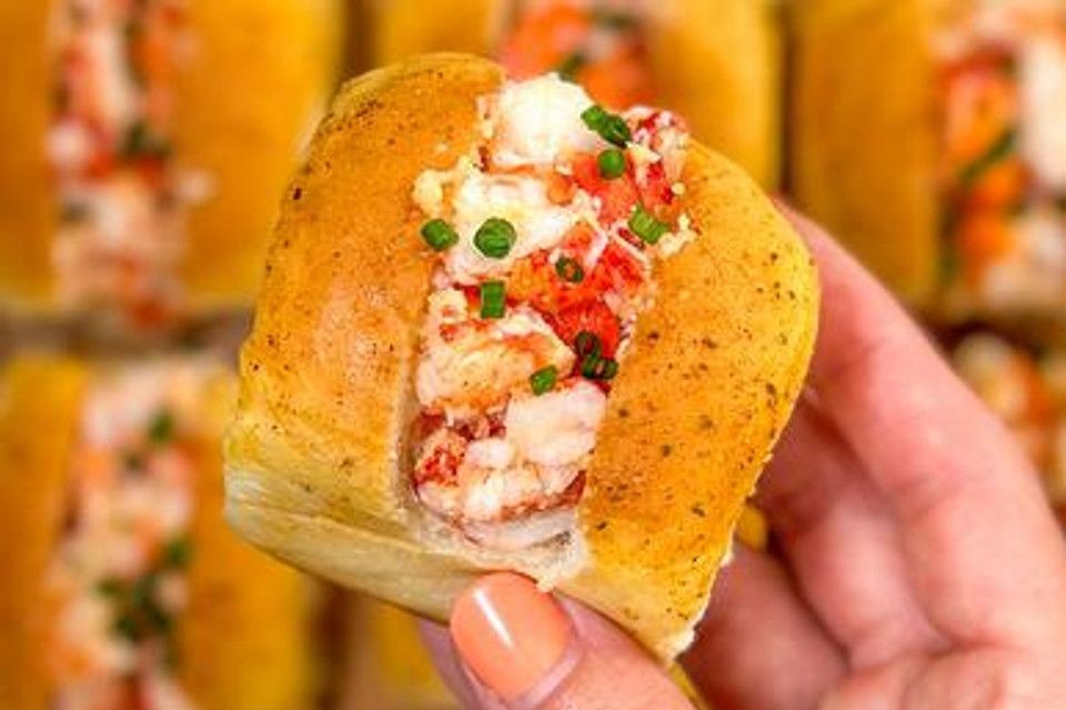 King Hawaiian Roll Lobster Rolls with Butter Sauce